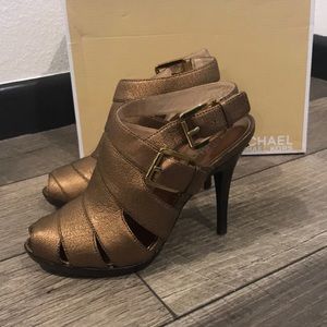 Authentic Michael Michael Kors leather heels sz 8